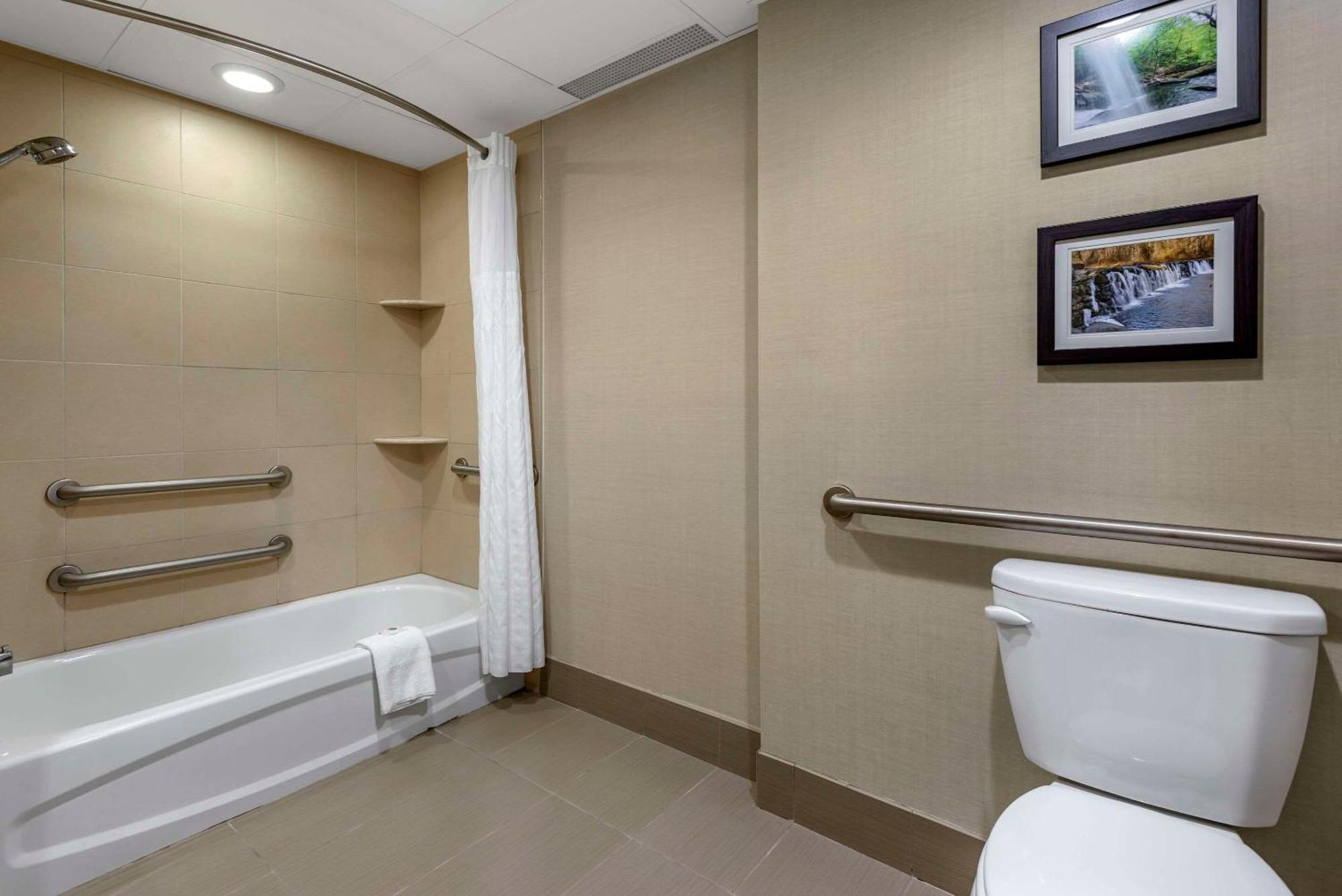 Comfort Inn & Suites Glen Mills - West Chester Zewnętrze zdjęcie